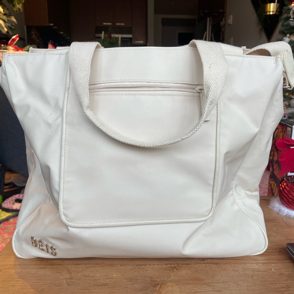 Beis East to West Tote. GUC
